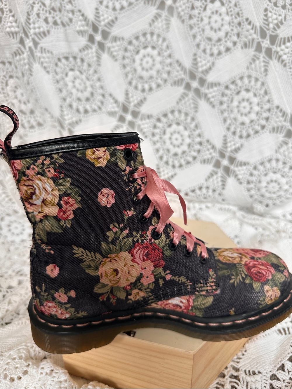Dr. Martens 1460 Victorian Flowers Floral Canvas Combat Boots Women's Sz 7 RARE - Picture 13 of 15